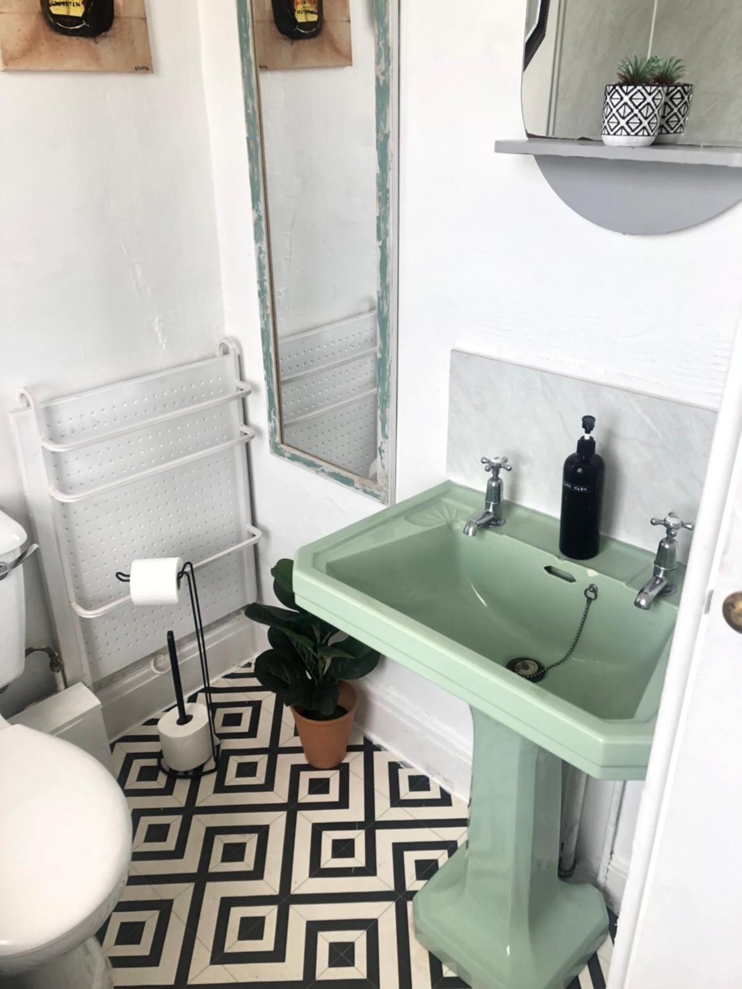 New! Castle View Studio Apartment 스카버러 외부 사진