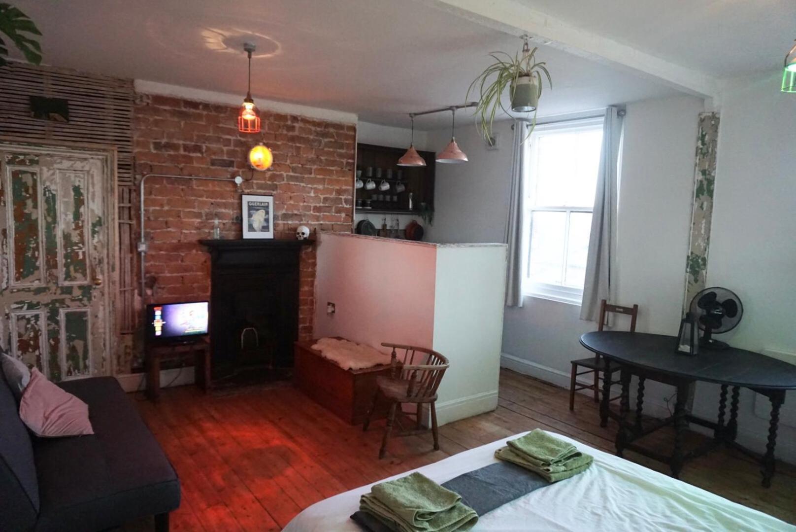 New! Castle View Studio Apartment 스카버러 외부 사진