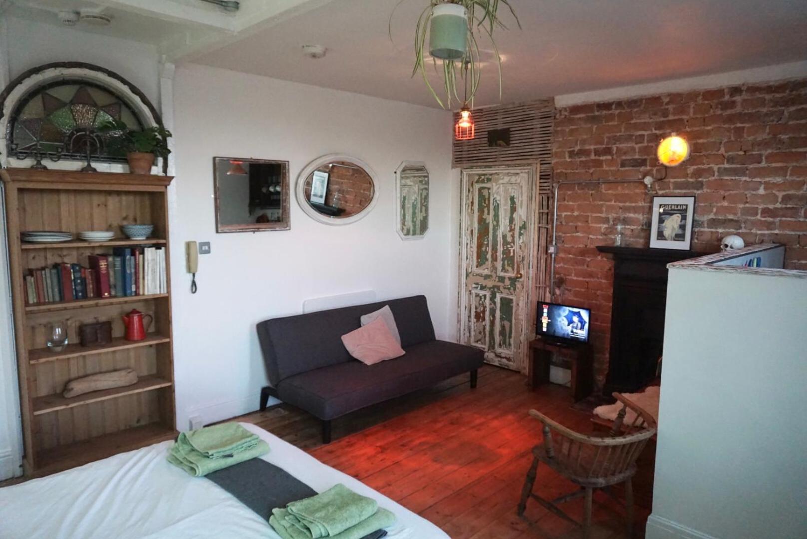 New! Castle View Studio Apartment 스카버러 외부 사진